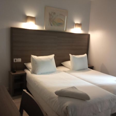 Hotel Du Globe 18 Paris Phòng bức ảnh